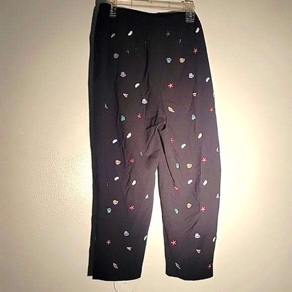 DRAPER'S & DAMON'S Women's Black Embroidered Sea Shells Crop Pants, Size: PXL - Picture 4 of 6